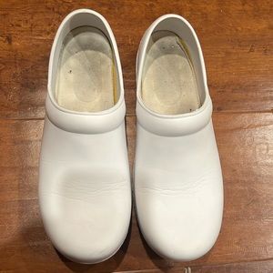 Slip resistant nursing slip-ons